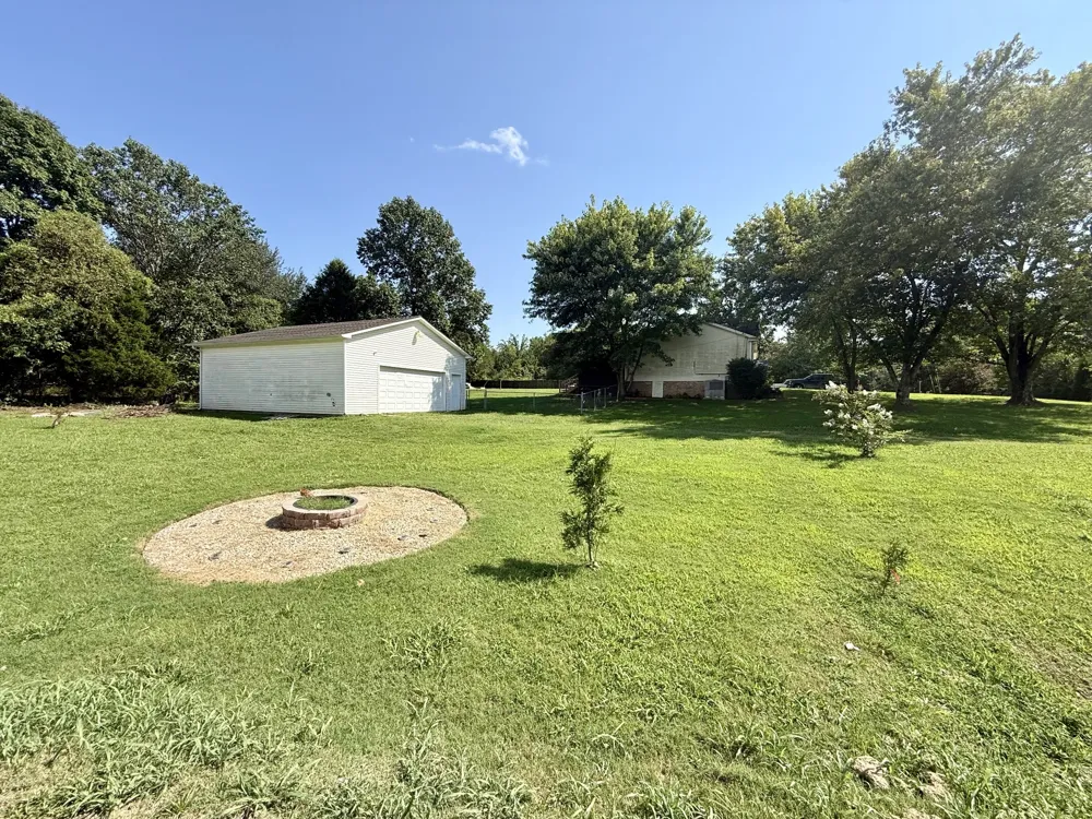 803 Merritt Lewis Ln Clarksville, TN 37042