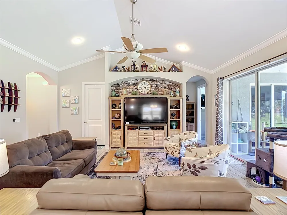 108 OAK KNOLLS CIRCLE Sebring, FL 33876