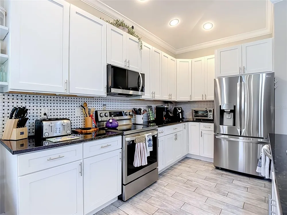 108 OAK KNOLLS CIRCLE Sebring, FL 33876