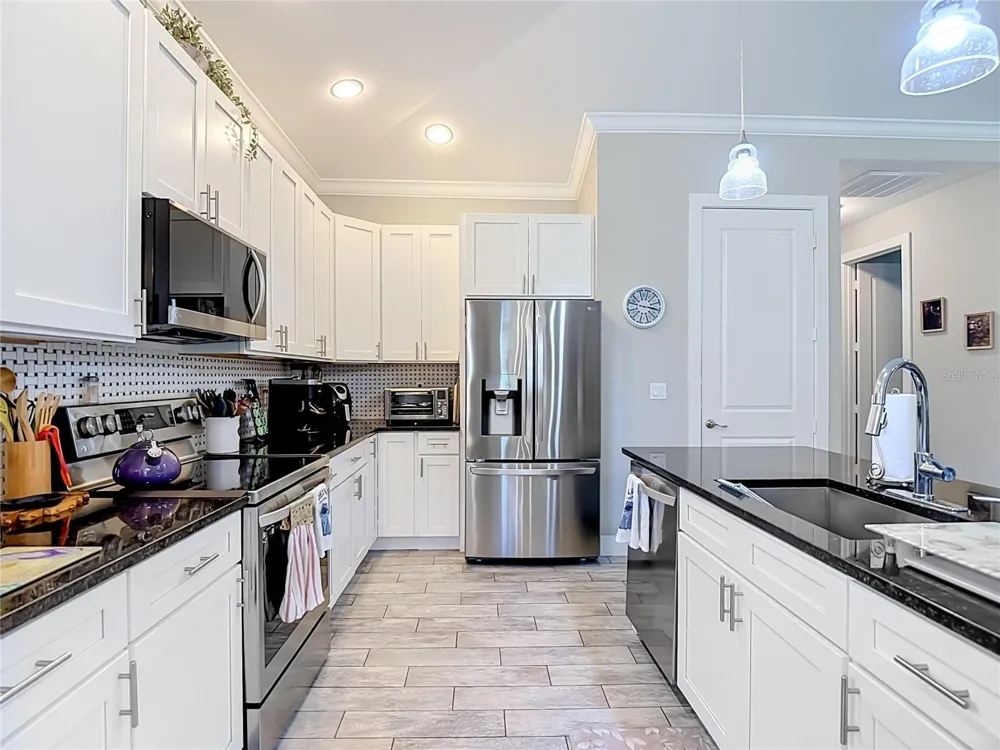 108 OAK KNOLLS CIRCLE Sebring, FL 33876