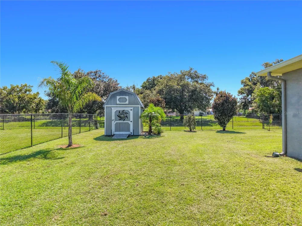 108 OAK KNOLLS CIRCLE Sebring, FL 33876