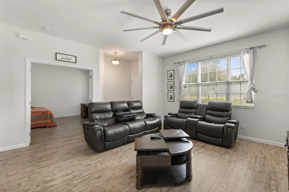 2427 LINER AVENUE Apopka, FL 32703