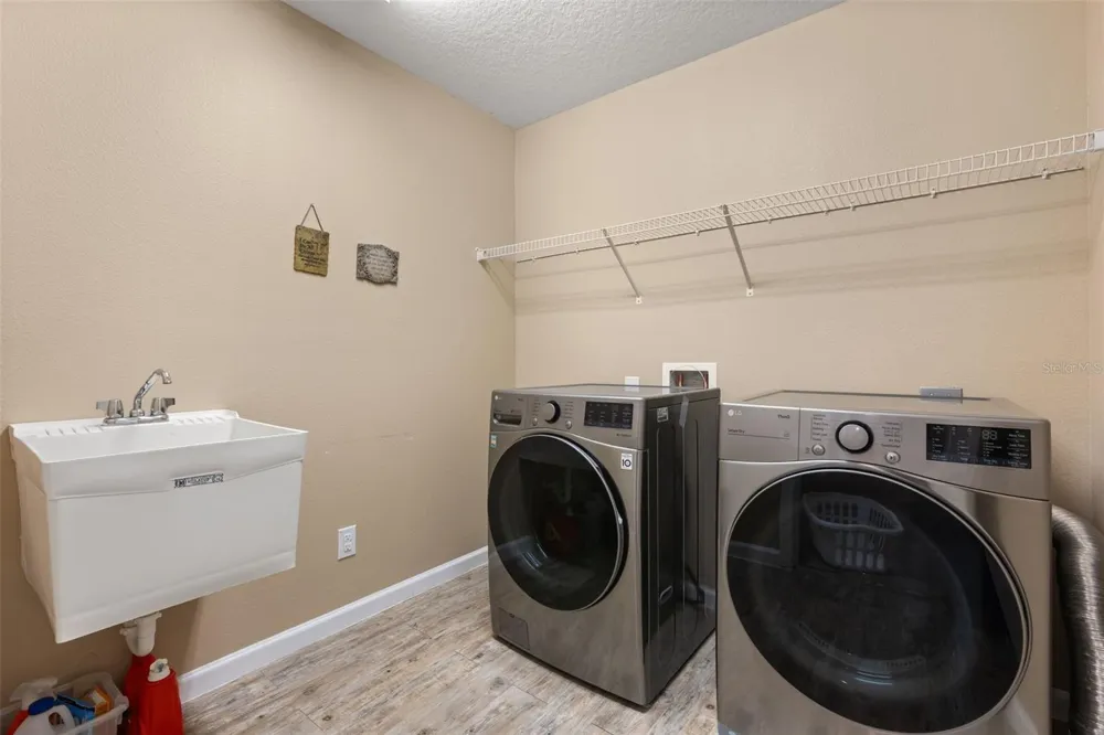2427 LINER AVENUE Apopka, FL 32703