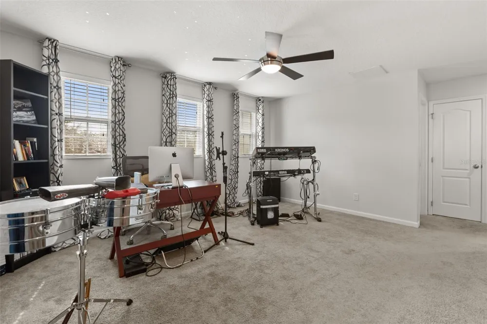 2427 LINER AVENUE Apopka, FL 32703