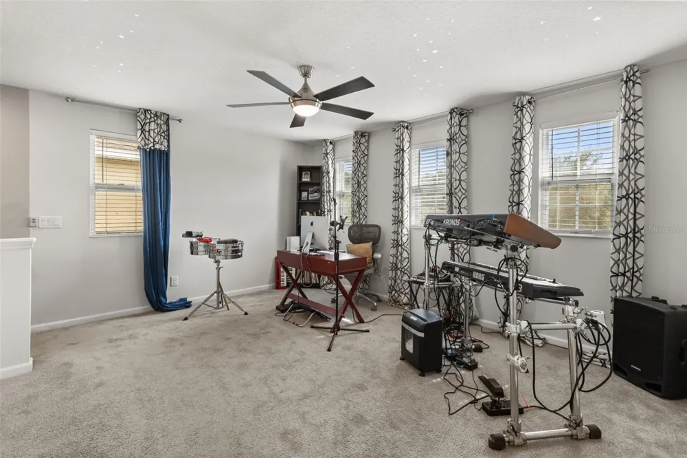 2427 LINER AVENUE Apopka, FL 32703
