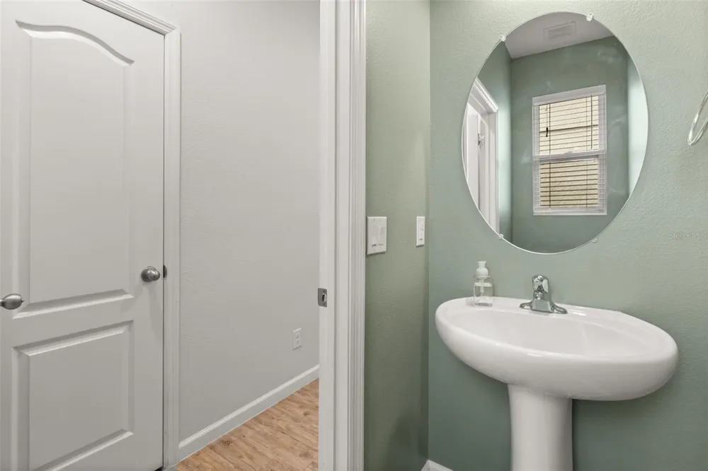 2427 LINER AVENUE Apopka, FL 32703