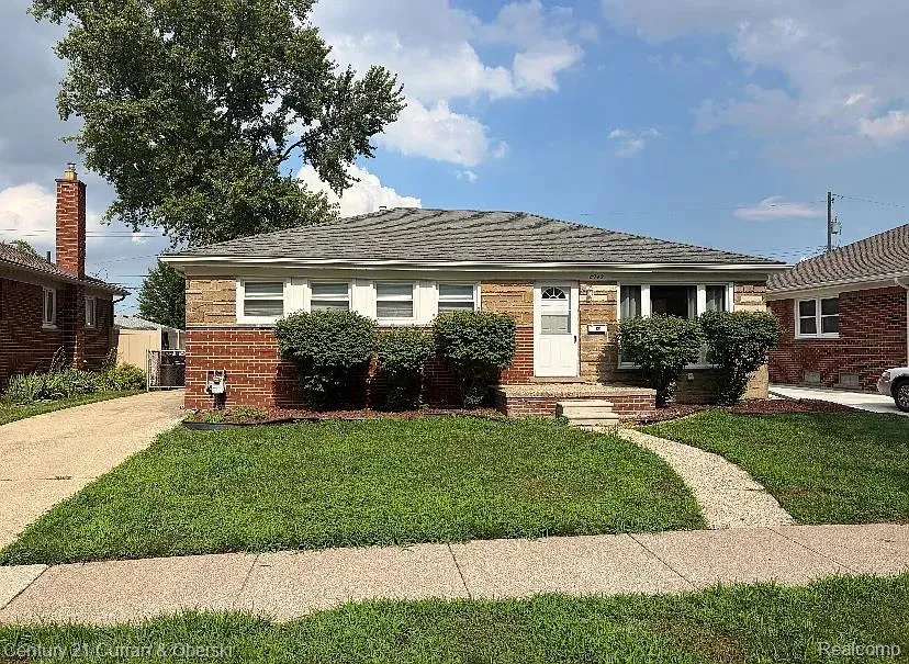 8949 Fox Avenue Allen Park City, MI 48101