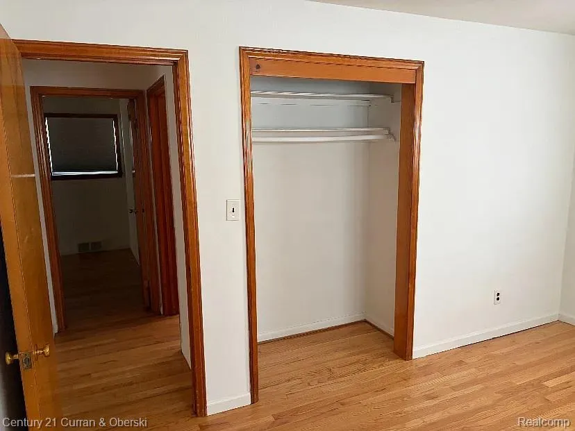 8949 Fox Avenue Allen Park City, MI 48101
