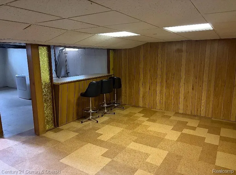8949 Fox Avenue Allen Park City, MI 48101