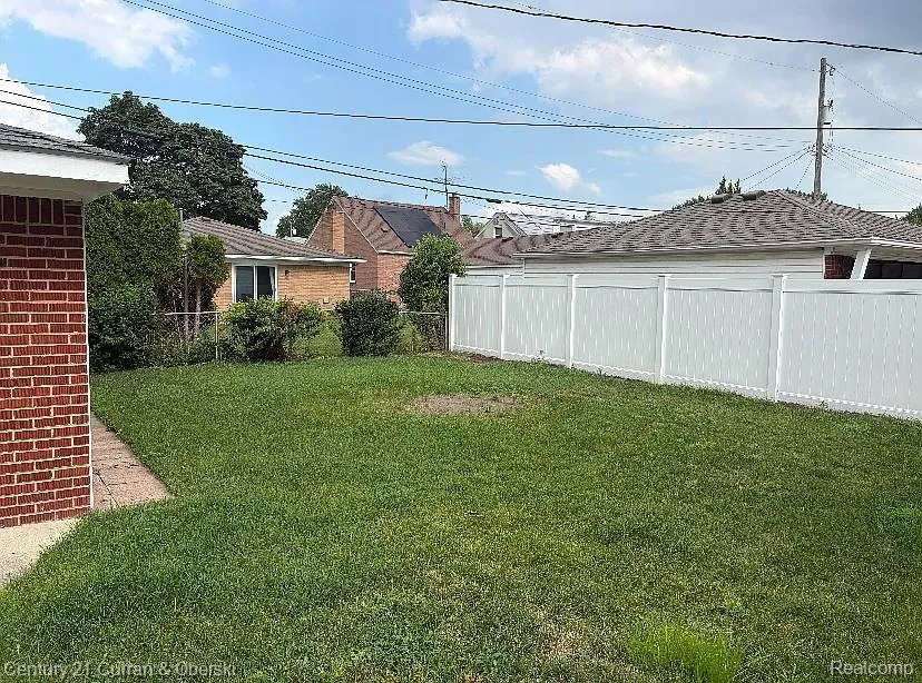 8949 Fox Avenue Allen Park City, MI 48101