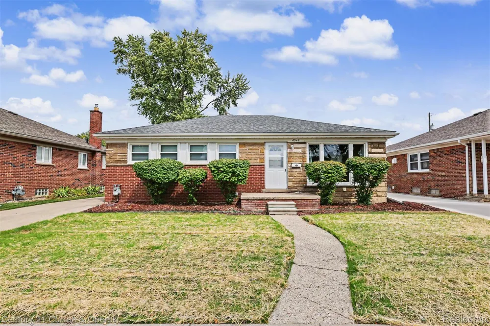 8949 Fox Avenue Allen Park City, MI 48101