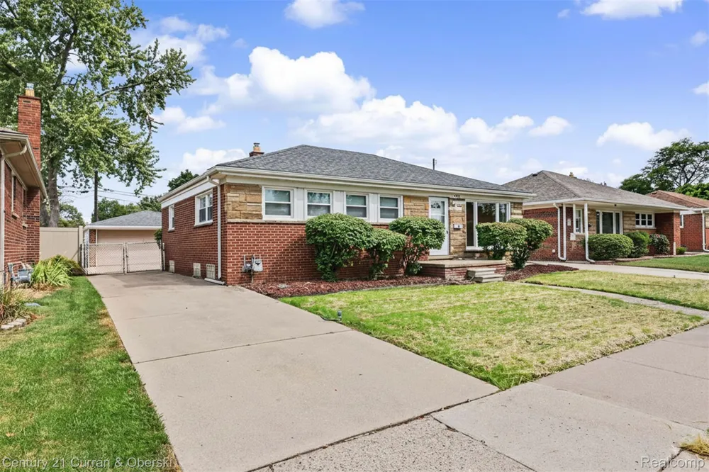 8949 Fox Avenue Allen Park City, MI 48101