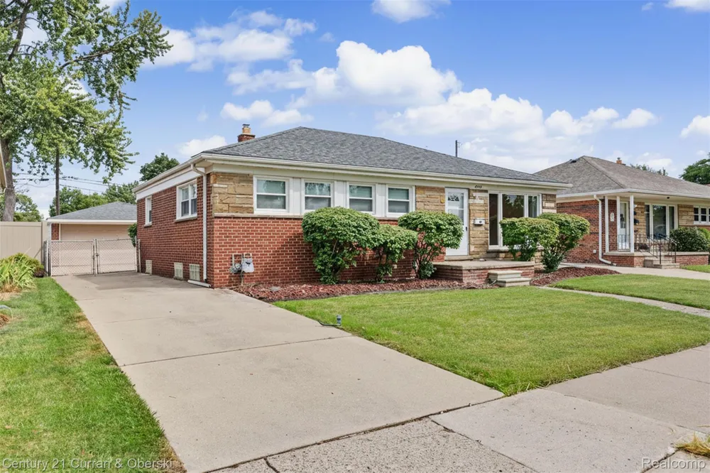 8949 Fox Avenue Allen Park City, MI 48101