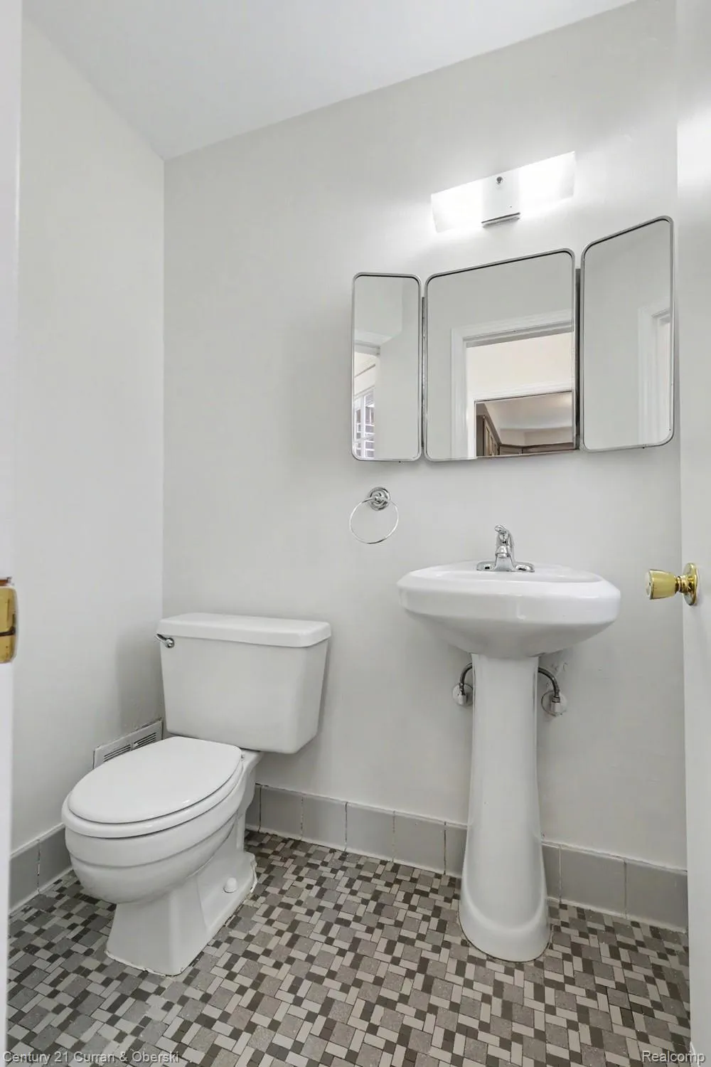 8949 Fox Avenue Allen Park City, MI 48101