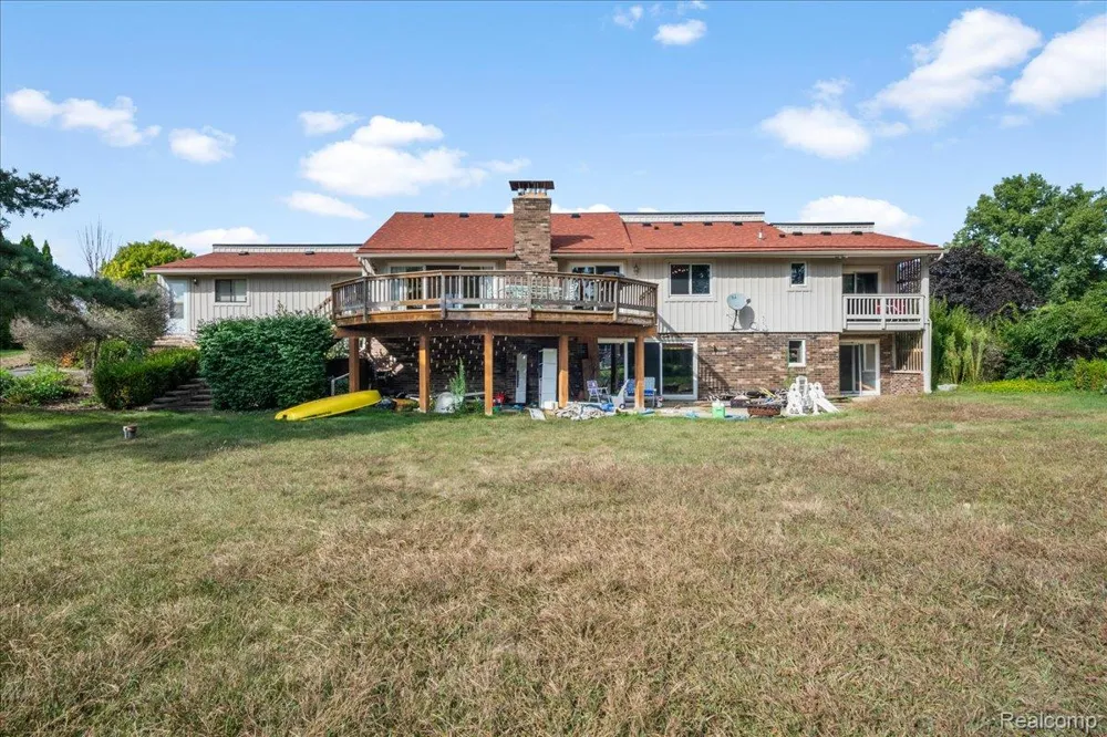 4337 Ravinewood Drive Commerce Charter Township, MI 48382