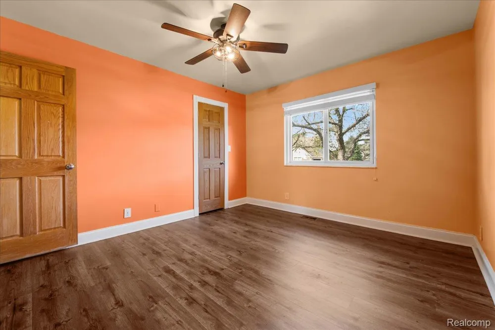 4337 Ravinewood Drive Commerce Charter Township, MI 48382