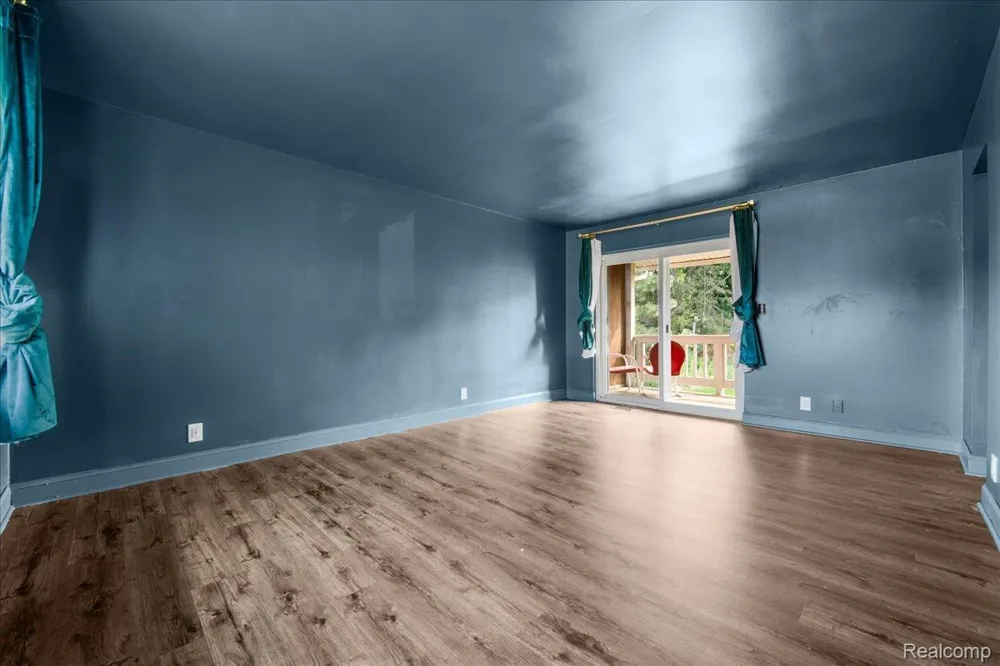 4337 Ravinewood Drive Commerce Charter Township, MI 48382