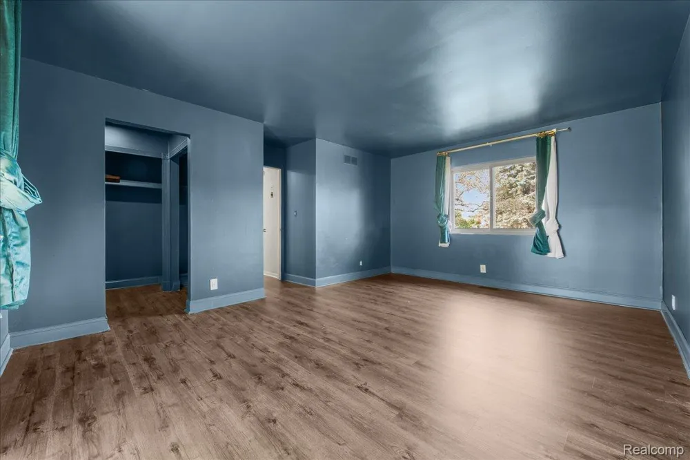 4337 Ravinewood Drive Commerce Charter Township, MI 48382