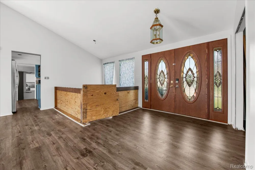 4337 Ravinewood Drive Commerce Charter Township, MI 48382