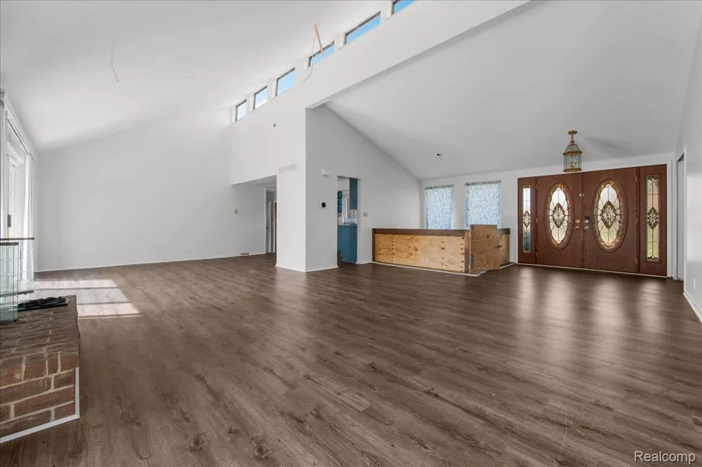 4337 Ravinewood Drive Commerce Charter Township, MI 48382