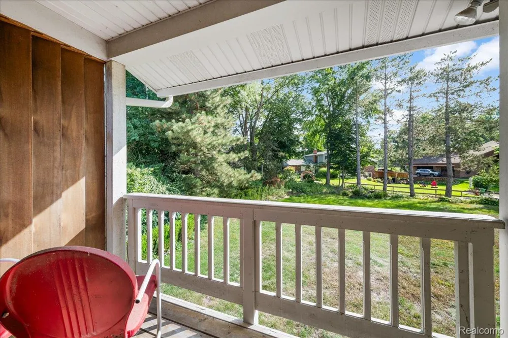 4337 Ravinewood Drive Commerce Charter Township, MI 48382