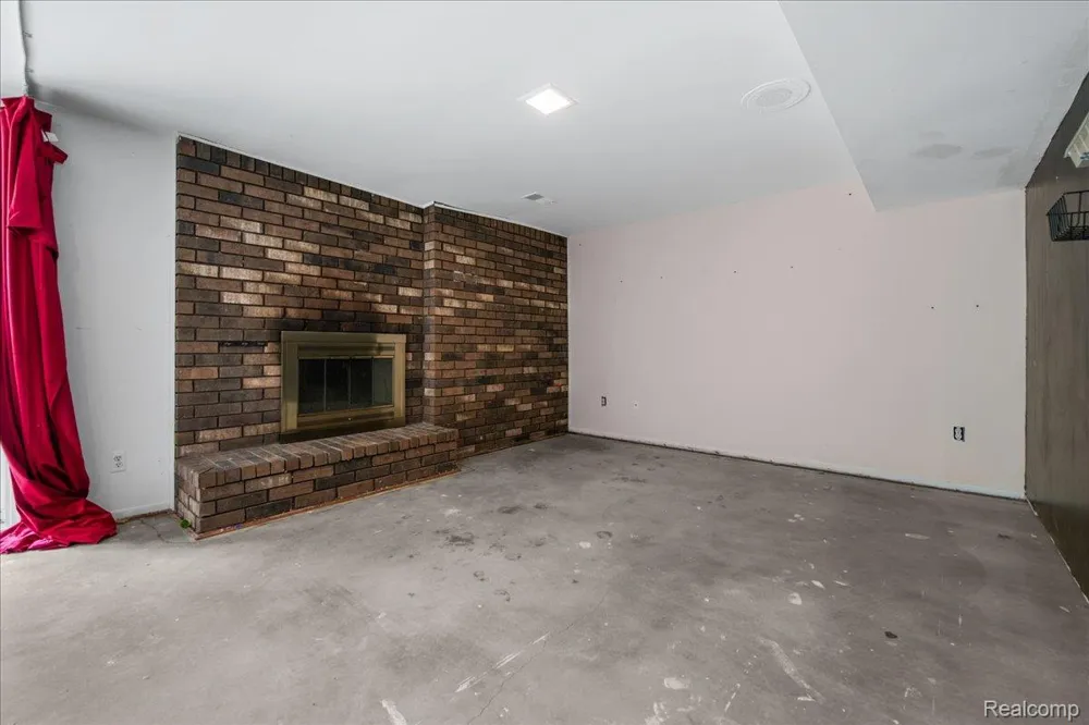4337 Ravinewood Drive Commerce Charter Township, MI 48382