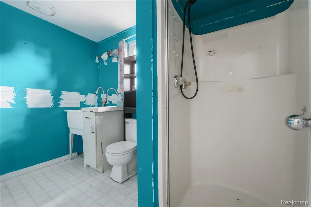 4337 Ravinewood Drive Commerce Charter Township, MI 48382