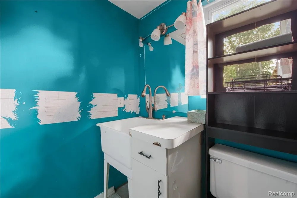 4337 Ravinewood Drive Commerce Charter Township, MI 48382
