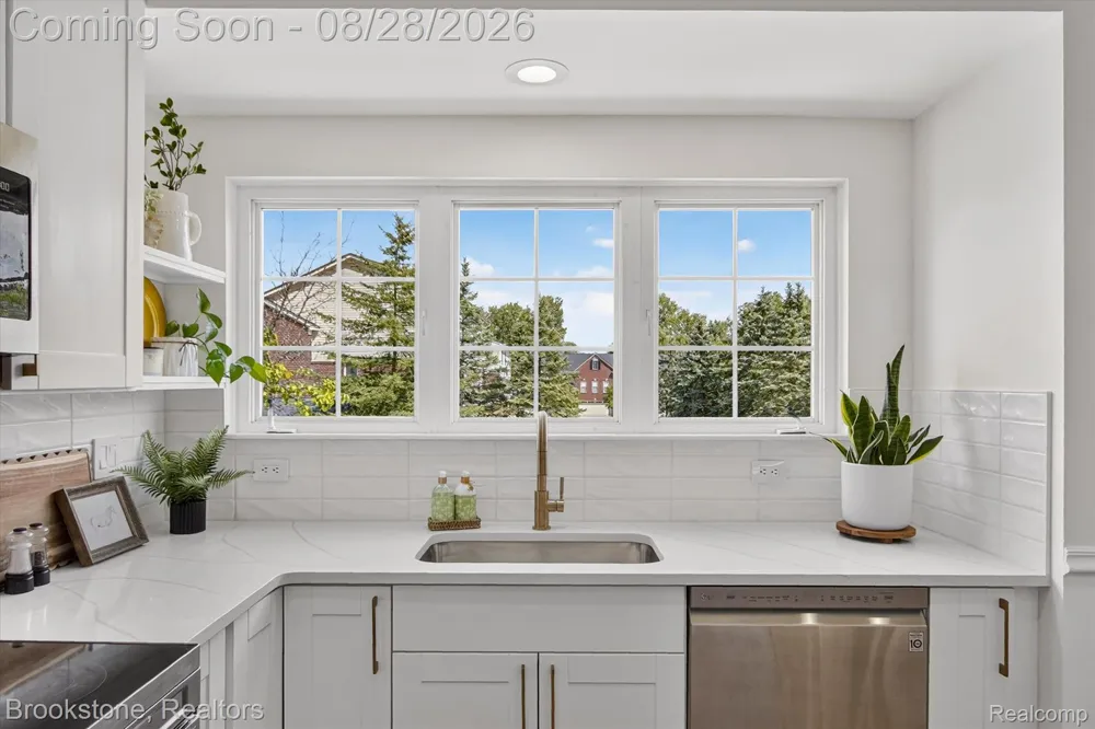 759 PAINT CREEK DRIVE Troy City, MI 48085
