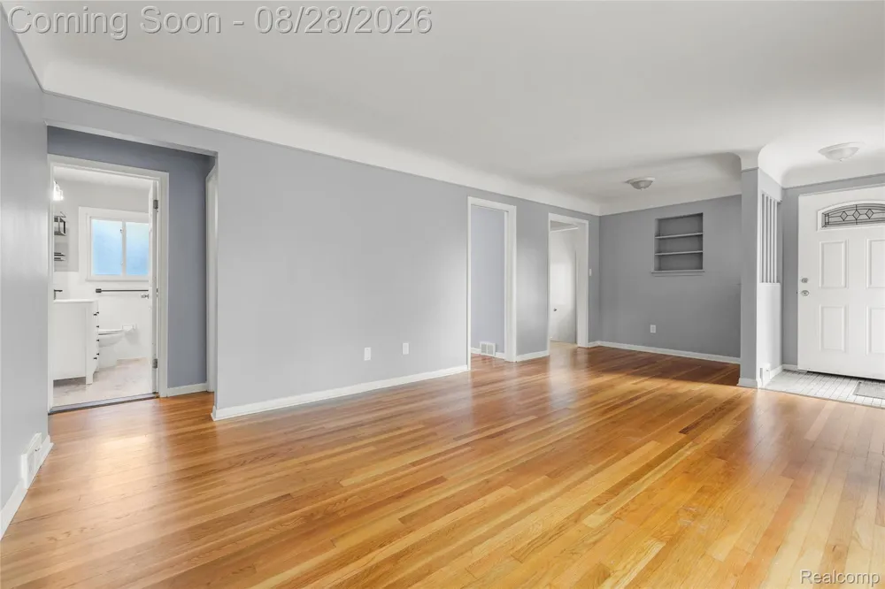 31528 Alabama Street Livonia City, MI 48150