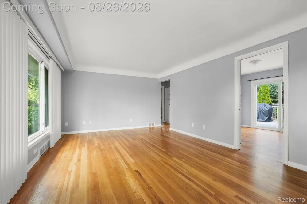 31528 Alabama Street Livonia City, MI 48150