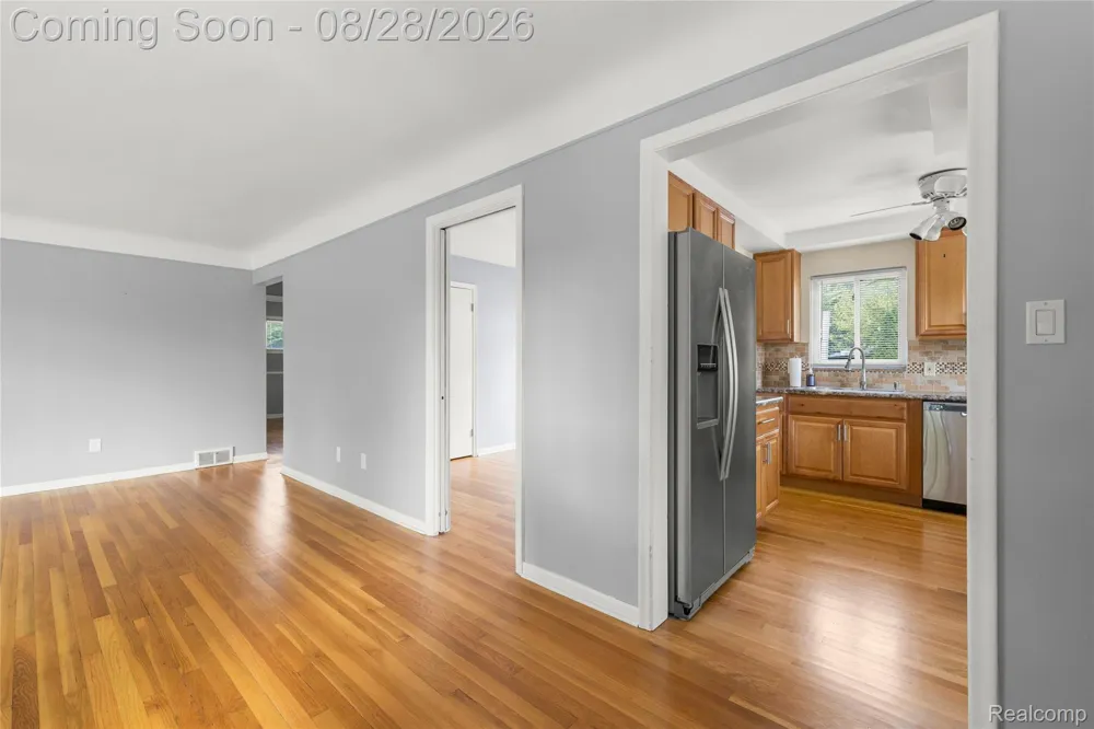 31528 Alabama Street Livonia City, MI 48150