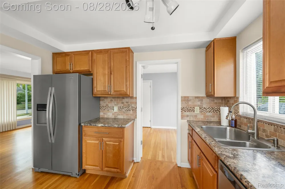 31528 Alabama Street Livonia City, MI 48150