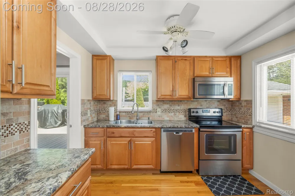 31528 Alabama Street Livonia City, MI 48150