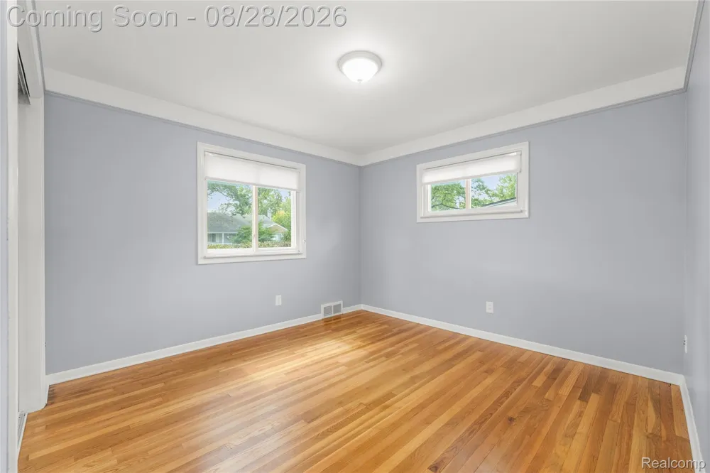 31528 Alabama Street Livonia City, MI 48150
