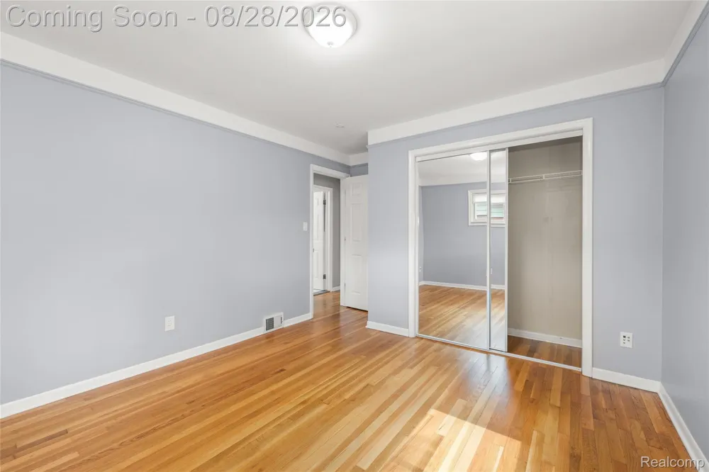 31528 Alabama Street Livonia City, MI 48150