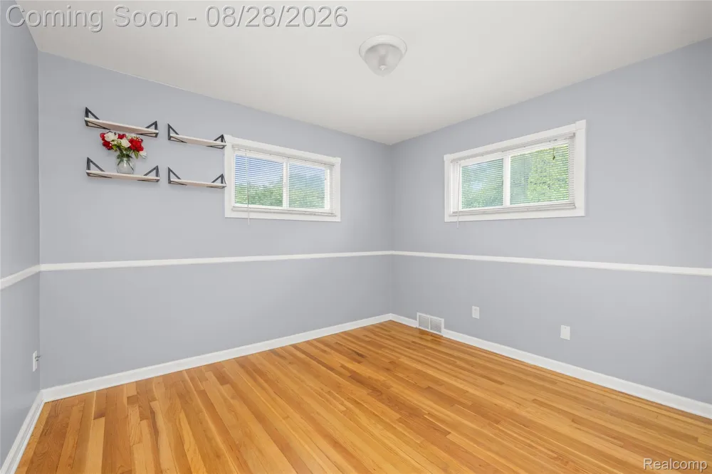 31528 Alabama Street Livonia City, MI 48150