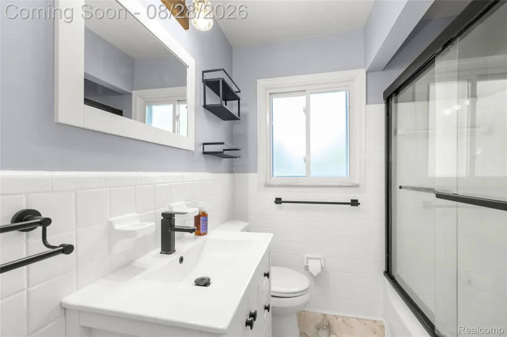 31528 Alabama Street Livonia City, MI 48150