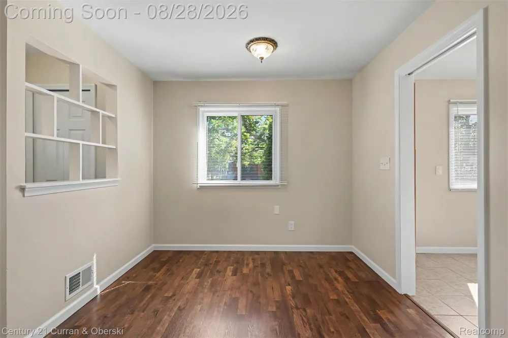 22711 Hayes Street Taylor City, MI 48180