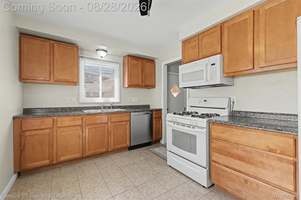 22711 Hayes Street Taylor City, MI 48180