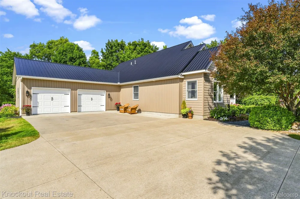 7578 Waters Edge Drive Tuscola Township, MI 48768