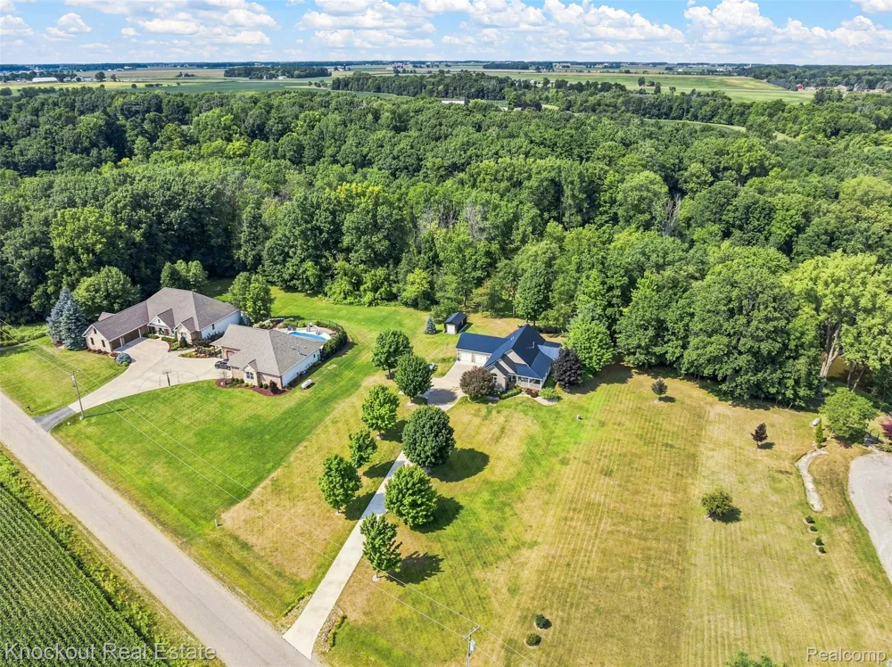 7578 Waters Edge Drive Tuscola Township, MI 48768