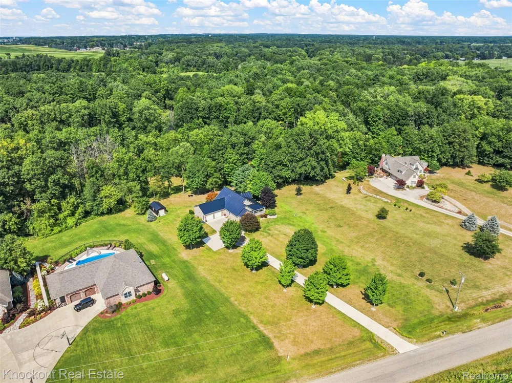 7578 Waters Edge Drive Tuscola Township, MI 48768
