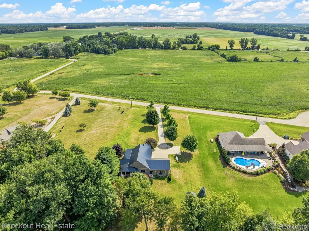 7578 Waters Edge Drive Tuscola Township, MI 48768