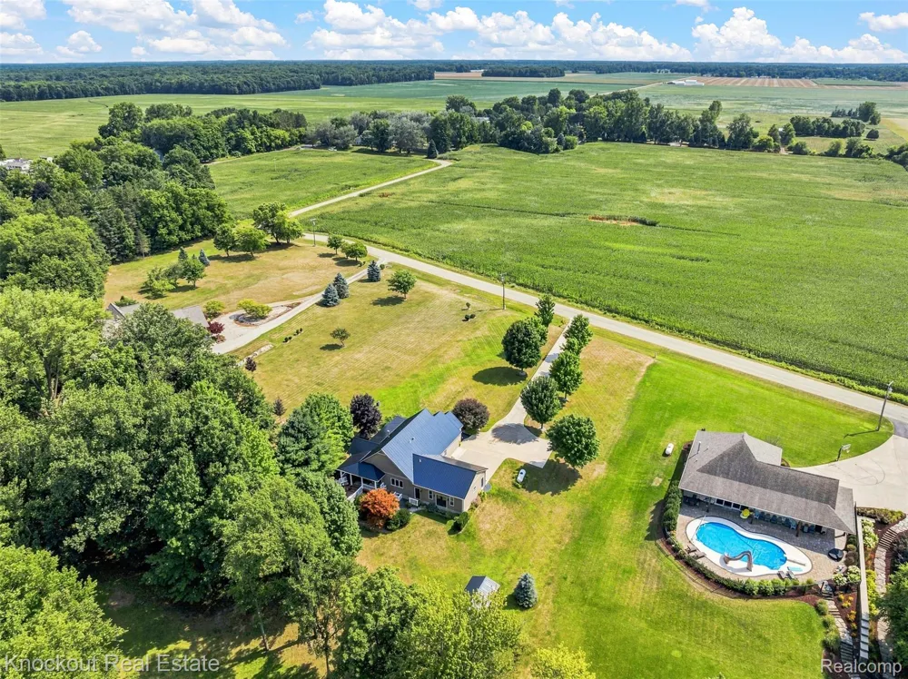 7578 Waters Edge Drive Tuscola Township, MI 48768