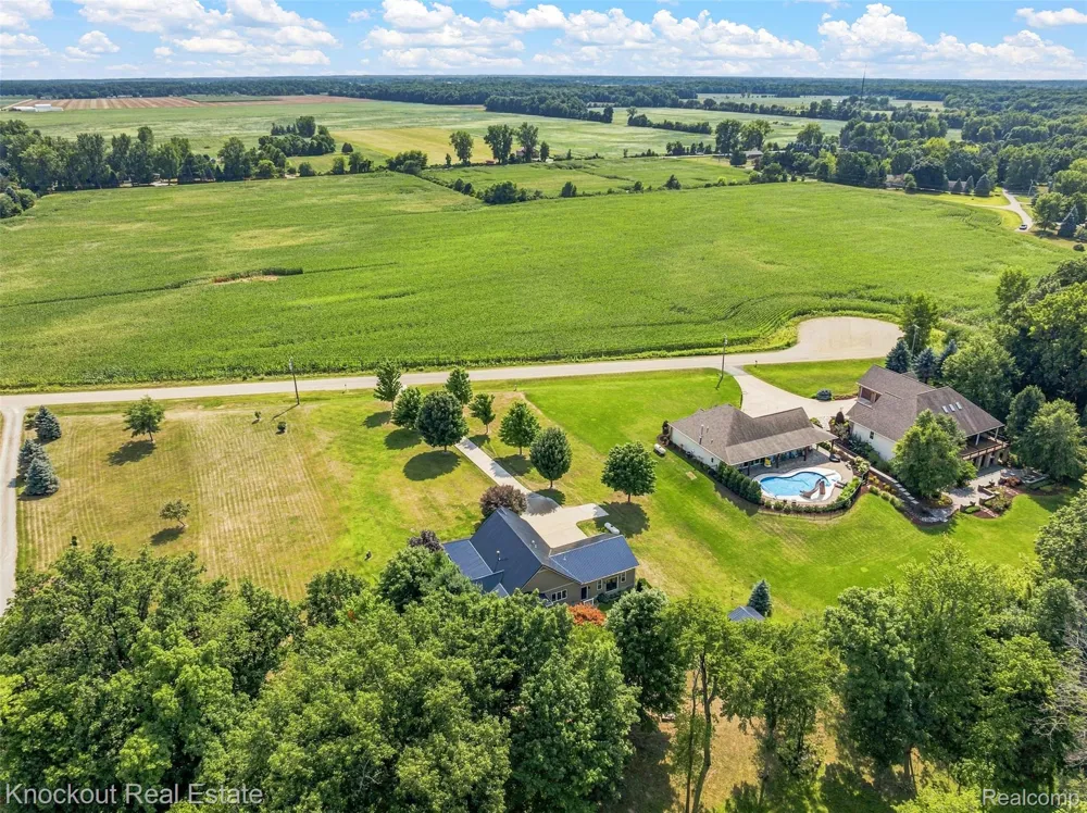 7578 Waters Edge Drive Tuscola Township, MI 48768