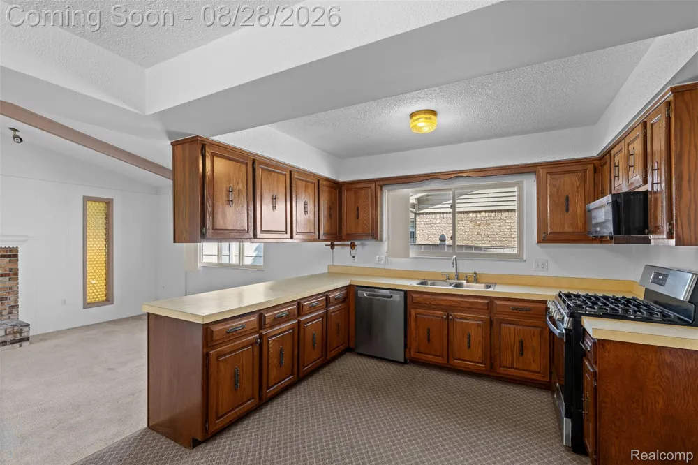 38653 Levisham Drive Clinton Charter Township, MI 48038