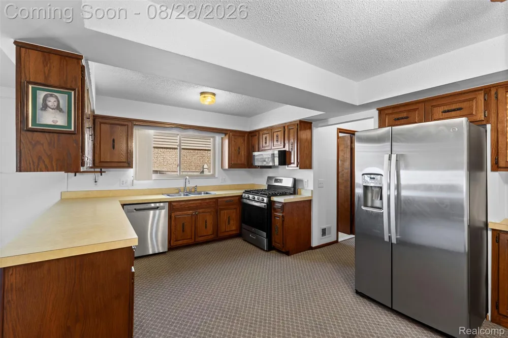 38653 Levisham Drive Clinton Charter Township, MI 48038