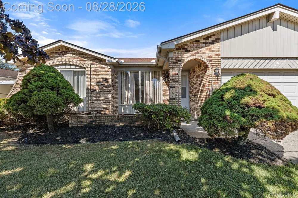 38653 Levisham Drive Clinton Charter Township, MI 48038