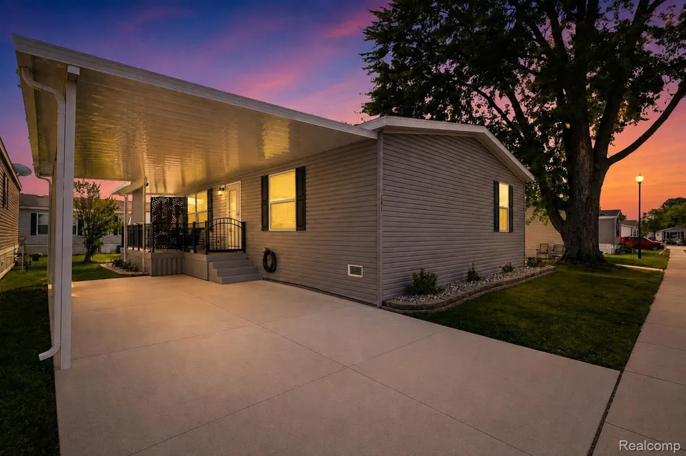 181 Highland Terrace White Lake Charter Township, MI 48386